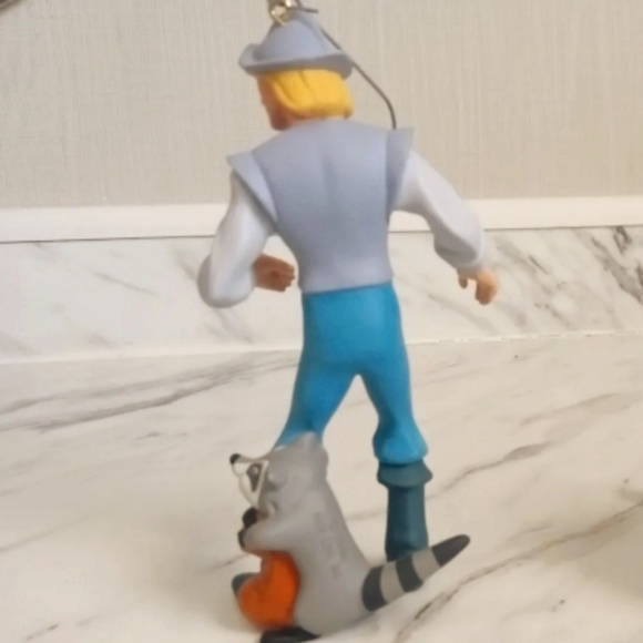 1995 Hallmark Keepsake Disney Pocahontas Captain John Smith & Meeko Ornament - Picture 2 of 2